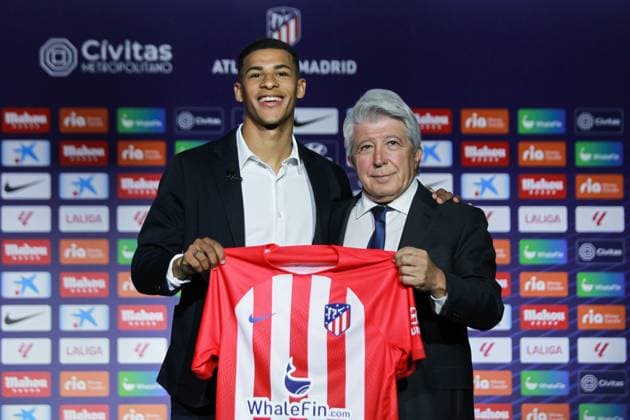 Sport Themen der Woche KW28 July 13, 2023, MADRID, MADRID, SPAIN: Santiago Mourino poses for photo with Enrique Cerezo, President of Atletico de Madrid during his presentation as a new Atletico de Madrid player at Civitas Metropolitano on July 13, 2023, in Madrid, Spain. MADRID SPAIN - ZUMAa181 0299100699st Copyright: xIrinaxR.xHipolitox