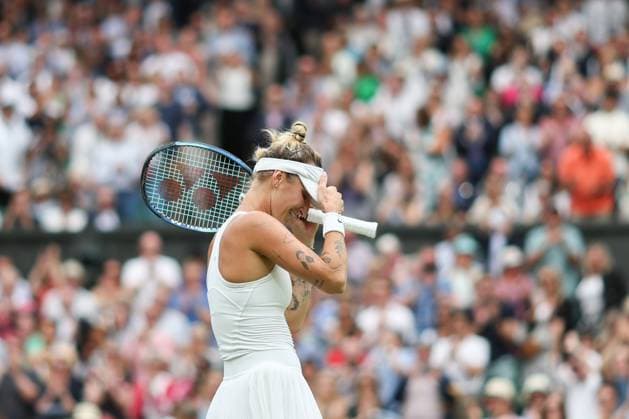 Wimbledon Tag Elf 13. Juli 2023, Wimbledon Wimbledon Tennis Championships Tag Elf Marketa Vondrousova CZE feiert den Sieg nach ihrem Halbfinalspiel im Dameneinzel gegen Elina Svitolina UKR Foto Charlotte Wilson Offside Wimbledon UK  Copyright: xCharlottexWilsonx xOffsidexOffside
