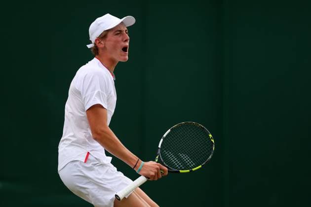 Mandatory Credit: Photo by Ella Ling Shutterstock (14006843bn) Henry Searle celebrates victory in his Boys Singles quarter final match Wimbledon Tennis Championships, Day 11, The All England Lawn Tennis and Croquet Club, London, UK - 13 Jul 2023 Wimbledon Tennis Championships, Day 11, The All England Lawn Tennis and Croquet Club, London, UK - 13 Jul 2023  Copyright: xEllaxLing Shutterstockx 14006843bn