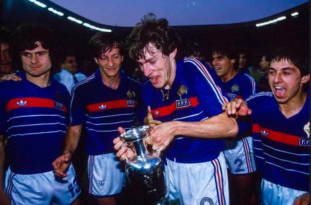 France UEFA EURO, EM, Europameisterschaft,Fussball 1984 (Files) France s joy after receiving the Cup during the Final of the UEFA EURO 1984 Soccer match, France vs Spain at Parc des Princes in Paris, France on June 27th, 1984. France won 2-0. Photo by Henri Szwarc ABACAPRESS.COM Paris France  Copyright: xSzwarcxHenri ABACAx 500287_020 SzwarcxHenri ABACAx 500287_020