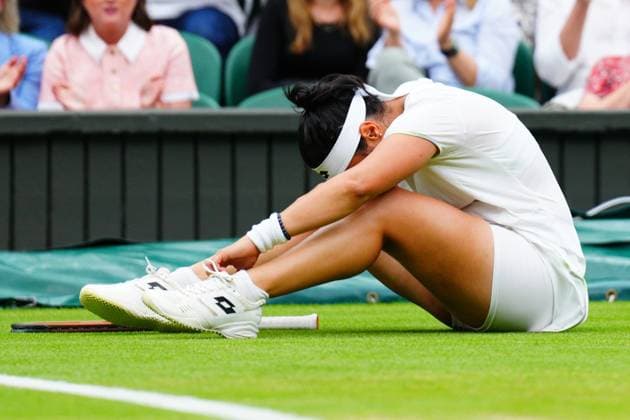 Mandatory Credit: Photo by Javier Garcia Shutterstock (14006845eb) Ons Jabeur falls during her semi final match Wimbledon Tennis Championships, Day 11, The All England Lawn Tennis and Croquet Club, London, UK - 13 Jul 2023 Wimbledon Tennis Championships, Day 11, The All England Lawn Tennis and Croquet Club, London, UK - 13 Jul 2023  Copyright: xJavierxGarcia Shutterstockx 14006845eb