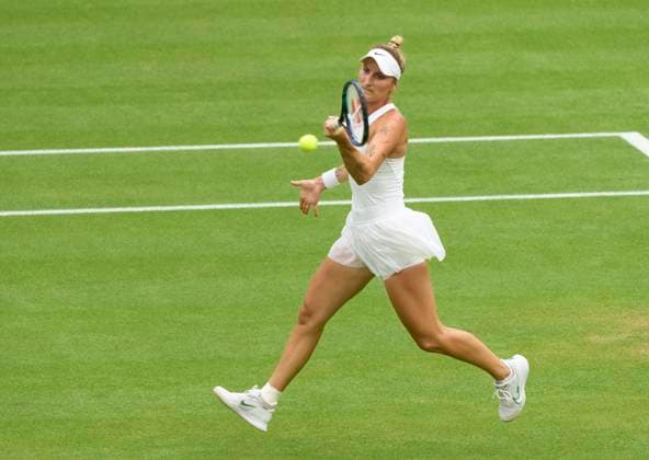 2023 Wimbledon Championships Marketa Vondrousova (CZE) plays a shot against Elina Svitolina (UKR) during the ladies™ semi finals on Day 11 at the 2023 Wimbledon Championships at the All England Club, London, UK, 13 July 2023, Credit:Peter van den Berg Avalon United Kingdom, England, London, All England Lawn Tennis and Croquet Club  Copyright: xPeterxvanxdenxBergx xAvalonx 0299106846st