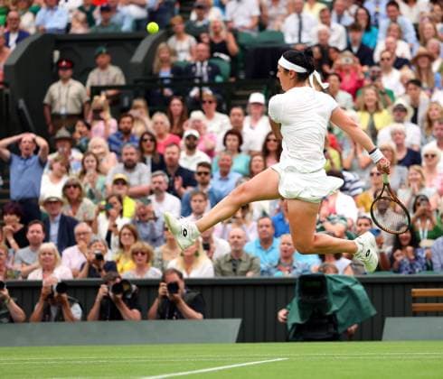 Mandatory Credit: Photo by Ella Ling Shutterstock (14006843cw) Ons Jabeur kicks the ball in her her semi final match Wimbledon Tennis Championships, Day 11, The All England Lawn Tennis and Croquet Club, London, UK - 13 Jul 2023 Wimbledon Tennis Championships, Day 11, The All England Lawn Tennis and Croquet Club, London, UK - 13 Jul 2023  Copyright: xEllaxLing Shutterstockx 14006843cw