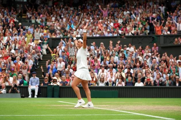 Mandatory Credit: Photo by Ella Ling Shutterstock (14006843dd) Ons Jabeur celebrates victory in her her semi final match Wimbledon Tennis Championships, Day 11, The All England Lawn Tennis and Croquet Club, London, UK - 13 Jul 2023 Wimbledon Tennis Championships, Day 11, The All England Lawn Tennis and Croquet Club, London, UK - 13 Jul 2023  Copyright: xEllaxLing Shutterstockx 14006843dd