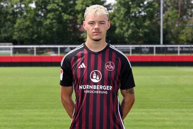 12 07 2023 1 FC Nürnberg FCN club season 2023 2024 photo appointment portrait appointment single photo portrait portrait headshot sports photo zinc DaMa xdaxmax single photo portrait portrait headshot Jannik Hofmann 43, 1 FC Nürnberg FCN
