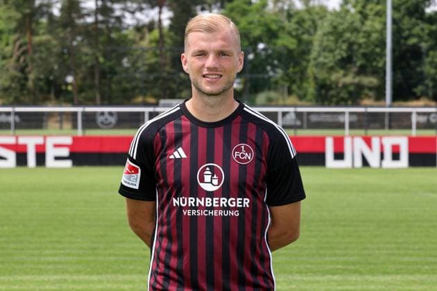 12 07 2023 1 FC Nuremberg FCN club season 2023 2024 photo appointment portrait appointment single photo portrait portrait headshot sports photo zinc DaMa xdaxmax single photo portrait portrait headshot Johannes Geis 5, 1 FC Nuremberg FCN
