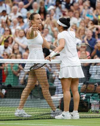 Aryna Sabalenka congratulates the winner Ons Jabeur, Womens Singles, Semi Final Copyright: xJuergenxHasenkopfx