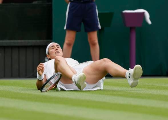 Ons Jabeur drops to the floor after a long rally, womens singles, semifinals Copyright: xJuergenxHasenkopfx