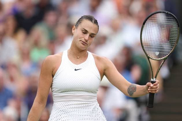 Wimbledon Tag Elf 13. Juli 2023, Wimbledon Wimbledon Tennis Championships Tag Elf Aryna Sabalenka wirkt niedergeschlagen nach ihrer Halbfinalniederlage im Dameneinzel gegen Ons Jabeur TUN Foto Charlotte Wilson Abseits Wimbledon UK  Copyright: xCharlottexWilsonx xOffsidexOffside