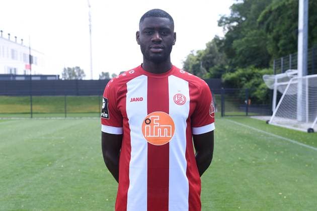 Rot Weiss Essen 3 Liga, Porträttermin 2023 2024 Aaron Manu Rot Weiss Essen 3 Liga, Porträttermin 2023 2024 xRx