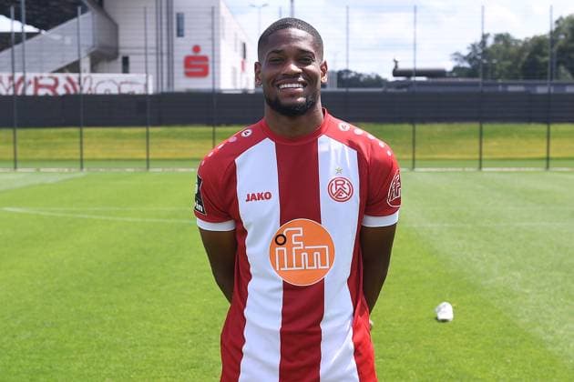 Rot Weiss Essen 3 Liga, Porträttermin 2023 2024 Isaiah Young Rot Weiss Essen 3 Liga, Porträttermin 2023 2024 xRx