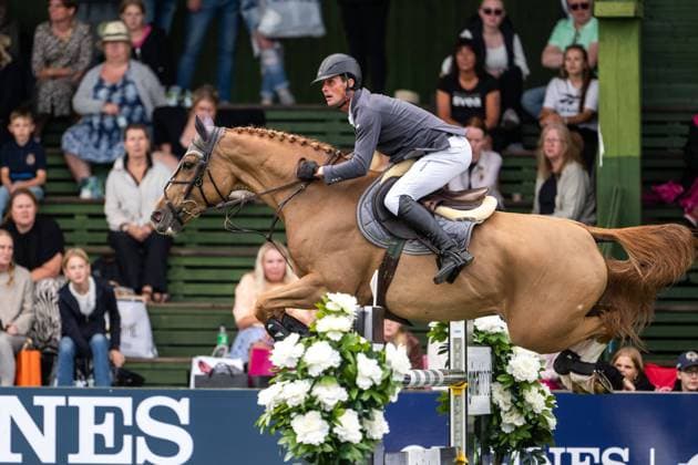 Bilder des Jahres 2023, Sport 07 Juli Sport Themen der Woche KW28 Sport Bilder des Tages 230713 Elian Baumann, Schweiz, pa Hold Up Di Vico P. tävlar i Stiftelsen Falsterbo Horse Prize under dag 6 av Falsterbo Horse Show den 13 juli 2023 i Falsterbo. *** 230713 Elian Baumann, Switzerland, on Hold Up Di Vico P competes in the Stiftelsen Falsterbo Horse Prize during day 6 of the Falsterbo Horse Show on July 13, 2023 in Falsterbo.  Copyright: MATHILDAxAHLBERG BB230713MA255