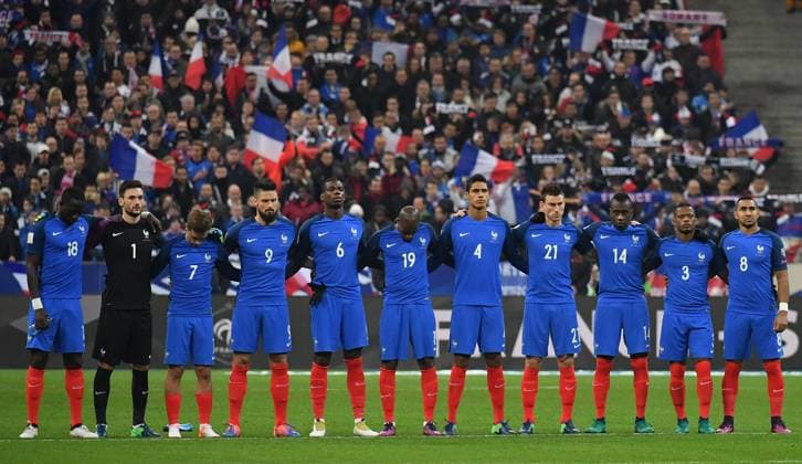 Football - France vs Suede - Paris The France team observe a minute of silence in tribute to the victims of the November 13 terror attacks before World Cup Qualification UEFA soccer match France vs Sweden, at Stade de France in Saint-Denis, near Paris, France on November 11, 2016. France won 2-1. Photo by Christian Liewig ABACAPRESS.COM Paris France  Copyright: xLiewigxChristian ABACAx 570891_003 LiewigxChristian ABACAx 570891_003