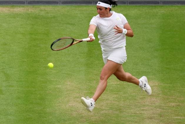 (230714) -- LONDON, July 14, 2023 -- Ons Jabeur competes during the women s singles semifinal between Ons Jabeur of Tunisia and Aryna Sabalenka of Belarus at Wimbledon tennis championship in London, Britain, on July 13, 2023. ) (SP) BRITAIN-LONDON-TENNIS-WIMBLEDON-DAY 11 LixYing 