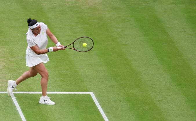 (230714) -- LONDON, July 14, 2023 -- Ons Jabeur competes during the women s singles semifinal between Ons Jabeur of Tunisia and Aryna Sabalenka of Belarus at Wimbledon tennis championship in London, Britain, on July 13, 2023. ) (SP) BRITAIN-LONDON-TENNIS-WIMBLEDON-DAY 11 LixYing 