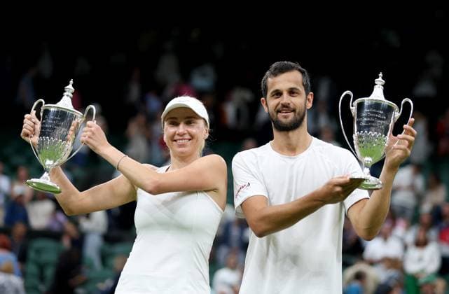 Sport Bilder des Tages (230714) -- LONDON, July 14, 2023 -- Mate Pavic (R) Lyudmyla Kichenok pose for photos during the awarding ceremony after winning the mixed doubles final match between Xu Yifan of China Joran Vliegen of Belgium and Mate Pavic of Croatia Lyudmyla Kichenok of Ukraine at Wimbledon tennis Championship in London, Britain, on July 13, 2023. ) (SP)BRITAIN-LONDON-TENNIS-WIMBLEDON-DAY 11 LixYing 