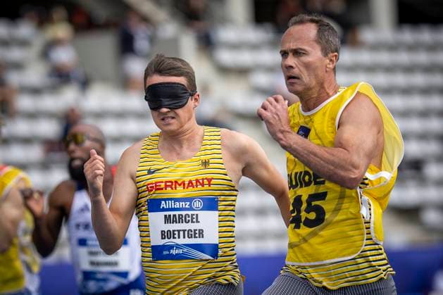 Bilder des Jahres 2023, Sport 07 Juli Sport Themen der Woche KW28 Sport Bilder des Tages Paris 2023 World Para Athletics Championships; Frankreich, 14.07.2023 Marcel Boettger (GER TV Wattenscheid 01 T12) und Guide Alexander Kosenkow (GER TV Wattenscheid 01 Guide)waehrend der World Para Athletics Championships am 14.07.2023 im Charlety Stadium in Paris, Frankreich. *** Paris 2023 World Para Athletics Championships France, 14 07 2023 Marcel Boettger GER TV Wattenscheid 01 T12 and Guide Alexander Kosenkow GER TV Wattenscheid 01 Guide during the World Para Athletics Championships on 14 07 2023 at the Charlety Stadium in Paris, France Copyright: xBEAUTIFULxSPORTS AxelxKohringx