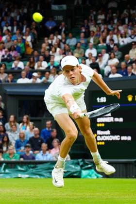 Sport Bilder des Tages Mandatory Credit: Photo by Javier Garcia Shutterstock (14009601au) Jannik Sinner during his semi final match Wimbledon Tennis Championships, Day 12, The All England Lawn Tennis and Croquet Club, London, UK - 14 Jul 2023 Wimbledon Tennis Championships, Day 12, The All England Lawn Tennis and Croquet Club, London, UK - 14 Jul 2023  Copyright: xJavierxGarcia Shutterstockx 14009601au