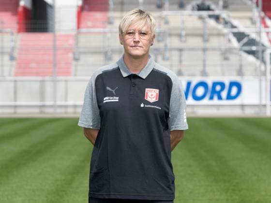 Teampraesentation Halle 3 Liga Hallescher FC, 3 Liga, Porträttermin 2023 2024, Halle, 13 07 2021, Leuna Chemie Stadion, Fussball , Im Bild Technische Mitarbeiterin Sandra Schultze ,