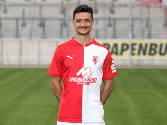 Teampraesentation Halle 3 Liga Hallescher FC, 3 Liga, Porträttermin 2023 2024, Halle, 13 07 2021, Leuna Chemie Stadion, Football , In the picture Niklas Landgraf ,