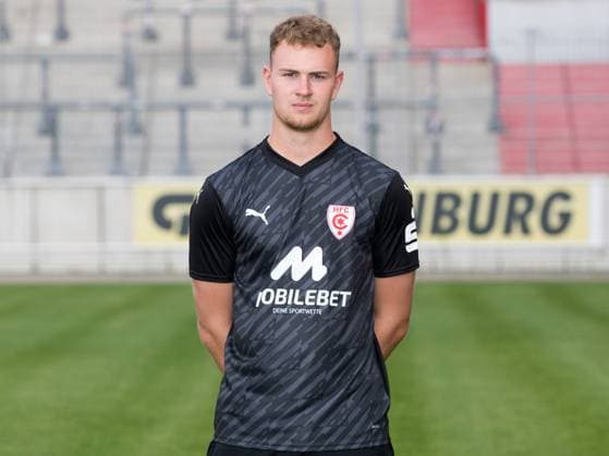 Teampraesentation Halle 3 Liga Hallescher FC, 3 Liga, Porträttermin 2023 2024, Halle, 13 07 2021, Leuna Chemie Stadion, Football , In the picture goalkeeper Luca Bendel ,