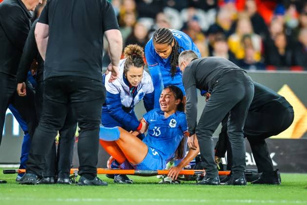 Sport Themen der Woche KW28 Sport Bilder des Tages July 14, 2023, Melbourne, Victoria, Australia: MELBOURNE, AUSTRALIA - JULY 14 : Selma Bacha of France is injured after a tackle with Hayley Raso of Australia as Australia plays France in a World Cup 2023 Send Off friendly match on 14th July 2023 Melbourne Australia - ZUMAp121 20230714_zsp_p121_047 Copyright: xChrisxPutnamx