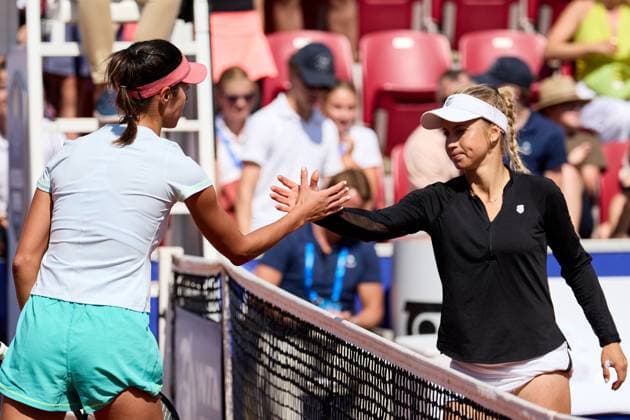BÅSTAD 20230714 Olga Danilovic, Serbia and Yulia Putintseva, Kazakhstan congratulate each other in the semifinals of the Nordea Open tennis tournament in Bastad BÅSTAD SVERIGE Tennis x11830x  Copyright: xAndersxBjurö TTx NORDEA OPEN 2023