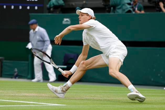 Jannik Sinner slips out , Men Single, Semi Final Copyright: xJuergenxHasenkopfx