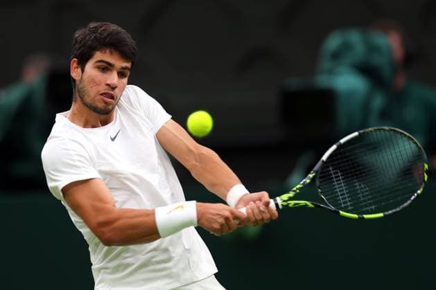 Mandatory Credit: Photo by Ella Ling Shutterstock (14009603dk) Carlos Alcaraz during his semi final match Wimbledon Tennis Championships, Day 12, The All England Lawn Tennis and Croquet Club, London, UK - 14 Jul 2023 Wimbledon Tennis Championships, Day 12, The All England Lawn Tennis and Croquet Club, London, UK - 14 Jul 2023  Copyright: xEllaxLing Shutterstockx 14009603dk