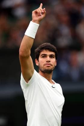 Sport Bilder des Tages Mandatory Credit: Photo by Ella Ling Shutterstock (14009603dr) Carlos Alcaraz during his semi final match Wimbledon Tennis Championships, Day 12, The All England Lawn Tennis and Croquet Club, London, UK - 14 Jul 2023 Wimbledon Tennis Championships, Day 12, The All England Lawn Tennis and Croquet Club, London, UK - 14 Jul 2023  Copyright: xEllaxLing Shutterstockx 14009603dr