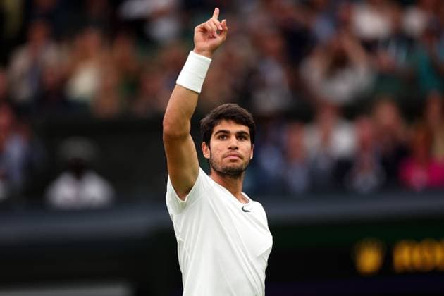 Mandatory Credit: Photo by Ella Ling Shutterstock (14009603ds) Carlos Alcaraz during his semi final match Wimbledon Tennis Championships, Day 12, The All England Lawn Tennis and Croquet Club, London, UK - 14 Jul 2023 Wimbledon Tennis Championships, Day 12, The All England Lawn Tennis and Croquet Club, London, UK - 14 Jul 2023  Copyright: xEllaxLing Shutterstockx 14009603ds