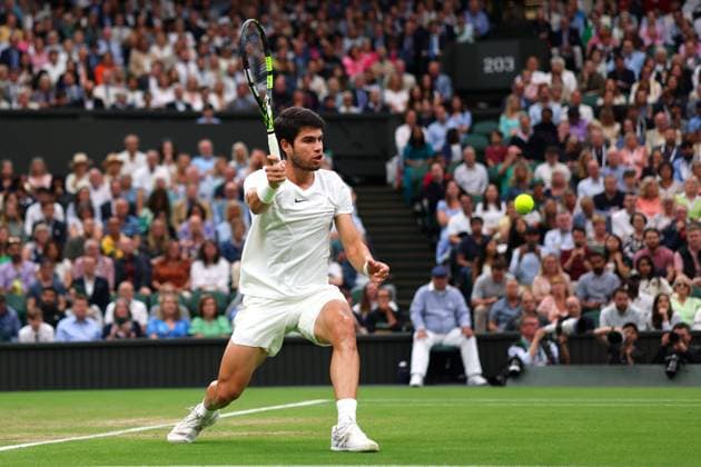 Mandatory Credit: Photo by Ella Ling Shutterstock (14009603dw) Carlos Alcaraz during his semi final match Wimbledon Tennis Championships, Day 12, The All England Lawn Tennis and Croquet Club, London, UK - 14 Jul 2023 Wimbledon Tennis Championships, Day 12, The All England Lawn Tennis and Croquet Club, London, UK - 14 Jul 2023  Copyright: xEllaxLing Shutterstockx 14009603dw