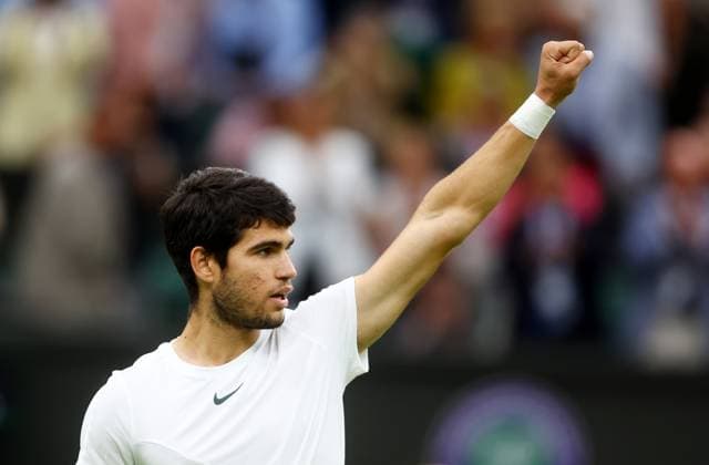 Tennis, Wimbledon, semi-finals, Carlos Alcaraz beats Daniil Medvedev to reach final