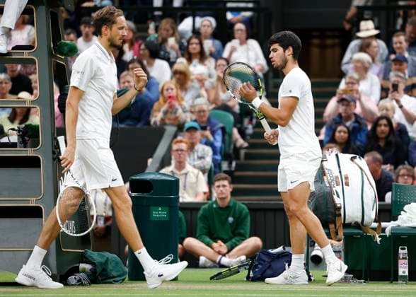Daniil Medvedev passes Carlos Alcaraz during change of sides, Semi Final, Mens Singles Tennis Wimbledon 2023 Grand Slam ITF ATP WTA AELTC London Great Britain 14 July 2023 Copyright: xJuergenxHasenkopfx