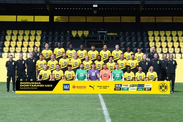 Borussia Dortmund II 3 league, portrait date 2023 2024, Team photo Back row f l n r Benjamin Schüssler Athletic trainer Bjarne Pudel Felix Irorere Hendry Blank Moses Otuali Paul Besong Justin Butler Falko Michel Prince Aning Ayman Azhil Markus Langer Physiotherapist Middle row f l n r Jan Zimmermann Head Coach Julian Koch Co Coach Thomas Feldhoff Goalkeeper Coach Franz Roggow Ole Pohlmann Michael Eberwein Ted Tattermusch Dennis Lütke Frie Rodney Elongo Yombo Göktan Gürpüz Franz Pfanne Antonios Papadopoulos Paul Jankowski Zeugwart , Max Plaga Zeugwart Daniel Zolinski Physiotherapist Jan Frederik Luig Videoanalyst Front row l to r Jonah Husseck Mario Suver Guille Bueno Tiago Estevao Silas Ostrzinski Marcel Lotka Marian Kirsch Samuel Bamba Lion Semic Patrick Göbel xRbearbeitetx