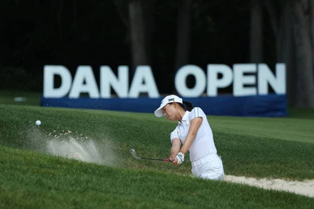 Bilder des Jahres 2023, Sport 07 Juli Sport Themen der Woche KW28 Sport Bilder des Tages Dana Open Yu-Sang Hou of Chinese Taipei blasts out of the sand trap toward the 18th green during Day Two of the Dana Open at Highland Meadows Golf Club in Sylvania, Ohio USA, on Friday, July 14, 2023. Sylvania Ohio United States  Copyright: xJorgexLemusx originalFilename:lemus-danaopen230714_npyDY.jpg