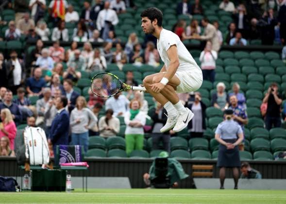 (230715) -- LONDON, July 15, 2023 -- Spain s Carlos Alcaraz warms up before the men s singles semifinal against Russia s Daniil Medvedev at Wimbledon tennis Championship in London, Britain, on July 14, 2023. ) (SP)BRITAIN-LONDON-TENNIS-WIMBLEDON-DAY 12 LixYing 