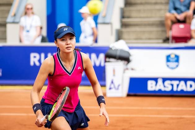 230715 Su Jeong Jang, Korea drops out during the womens doubles final on day 6 of the WTA Nordea Open on July 15, 2023 in Bastad, Sweden.  Copyright: NICLASxJÖNSSON BB230715NO026