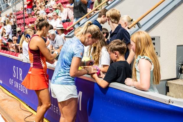 230715 Panna Udvardy of Hungary and Irina Khromacheva of Russia sign autographs after the womens doubles final on day 6 of the WTA Nordea Open on July 15, 2023 in Bastad, Sweden.  Copyright: NICLASxJÖNSSON BB230715NO027