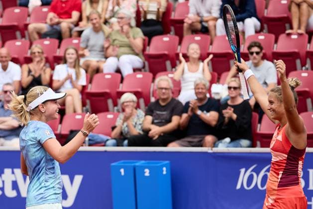 BÅSTAD 20230715 Irina Khromacheva and Panna Udvardy from Hungary celebrate after the doubles final during the Nordea Open tennis tournament in Bastad BÅSTAD SVERIGE Tennis x11830x  Copyright: xAndersxBjurö TTx NORDEA OPEN 2023
