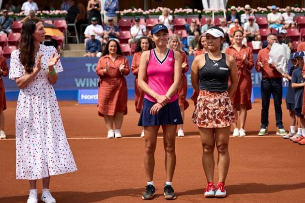 BÅSTAD 20230715 Su Jeong Jang, South Korea, and Eri Hozumi, Japan, after the doubles final during the Nordea Open tennis tournament in Bastad BÅSTAD SVERIGE Tennis x11830x  Copyright: xAndersxBjurö TTx NORDEA OPEN 2023