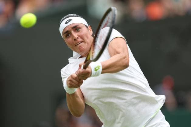 Wimbledon Tag Dreizehn 15. Juli 2023, Wimbledon Wimbledon Tennis Championships Tag Dreizehn Ons Jabeur TUN in Aktion während des Endspiels im Dameneinzel gegen Marketa Vondrousova CZE Foto Charlotte Wilson Offside Wimbledon UK  Copyright: xCharlottexWilsonx xOffsidexOffside
