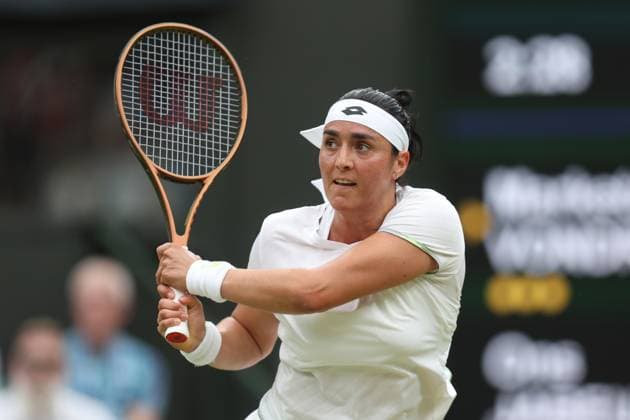 Wimbledon Tag Dreizehn 15. Juli 2023, Wimbledon Wimbledon Tennis Championships Tag Dreizehn Ons Jabeur TUN in Aktion während des Endspiels im Dameneinzel gegen Marketa Vondrousova CZE Foto Charlotte Wilson Offside Wimbledon UK  Copyright: xCharlottexWilsonx xOffsidexOffside