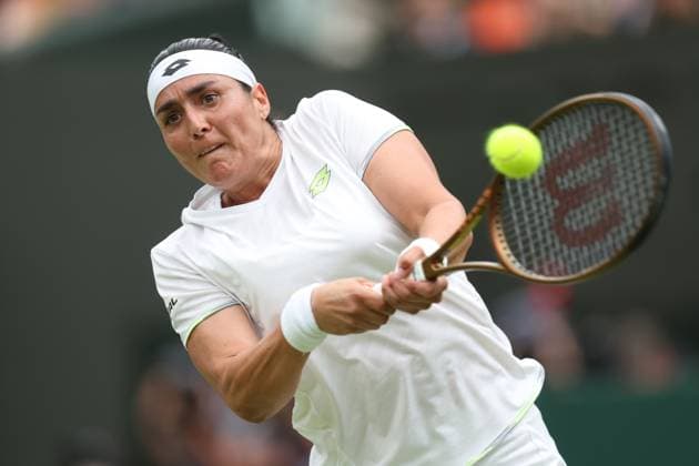 Wimbledon Tag Dreizehn 15. Juli 2023, Wimbledon Wimbledon Tennis Championships Tag Dreizehn Ons Jabeur TUN in Aktion während des Endspiels im Dameneinzel gegen Marketa Vondrousova CZE Foto Charlotte Wilson Offside Wimbledon UK  Copyright: xCharlottexWilsonx xOffsidexOffside