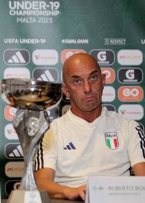 15.07.2023 Saint Pawl s Bay(Malta) Spain-Italy European U19 U-19 Under-19 championship men s football press conference, PK, Pressekonferenz in Hotel AX Odycy day before final Alberto Bollini Italy head coach beside U19 U-19 Under-19 Europan champion trophy :