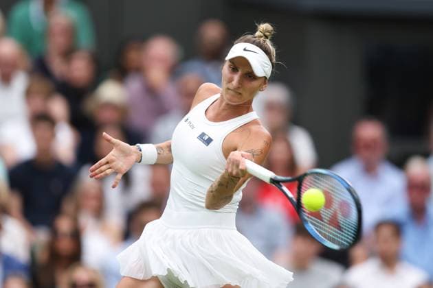 Wimbledon Tag Dreizehn 15. Juli 2023, Wimbledon Wimbledon Tennis Championships Tag Dreizehn Marketa Vondrousova CZE in Aktion während des Endspiels im Dameneinzel gegen Ons Jabeur TUN Foto Charlotte Wilson Offside Wimbledon UK  Copyright: xCharlottexWilsonx xOffsidexOffside