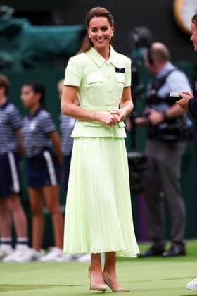 Mandatory Credit: Photo by Ella Ling Shutterstock (14010522av) Catherine Princess of Wales preparing to present the Venus Rosewater Dish after the Ladies Singles final Wimbledon Tennis Championships, Day 13, The All England Lawn Tennis and Croquet Club, London, UK - 15 Jul 2023 Wimbledon Tennis Championships, Day 13, The All England Lawn Tennis and Croquet Club, London, UK - 15 Jul 2023  Copyright: xEllaxLing Shutterstockx 14010522av