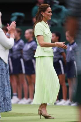 Mandatory Credit: Photo by Ella Ling Shutterstock (14010522aw) Catherine Princess of Wales preparing to present the Venus Rosewater Dish after the Ladies Singles final Wimbledon Tennis Championships, Day 13, The All England Lawn Tennis and Croquet Club, London, UK - 15 Jul 2023 Wimbledon Tennis Championships, Day 13, The All England Lawn Tennis and Croquet Club, London, UK - 15 Jul 2023  Copyright: xEllaxLing Shutterstockx 14010522aw