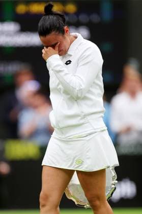 Mandatory Credit: Photo by Ella Ling Shutterstock (14010522ay) An upset Ons Jabeur after defeat in the Ladies SIngles final Wimbledon Tennis Championships, Day 13, The All England Lawn Tennis and Croquet Club, London, UK - 15 Jul 2023 Wimbledon Tennis Championships, Day 13, The All England Lawn Tennis and Croquet Club, London, UK - 15 Jul 2023  Copyright: xEllaxLing Shutterstockx 14010522ay