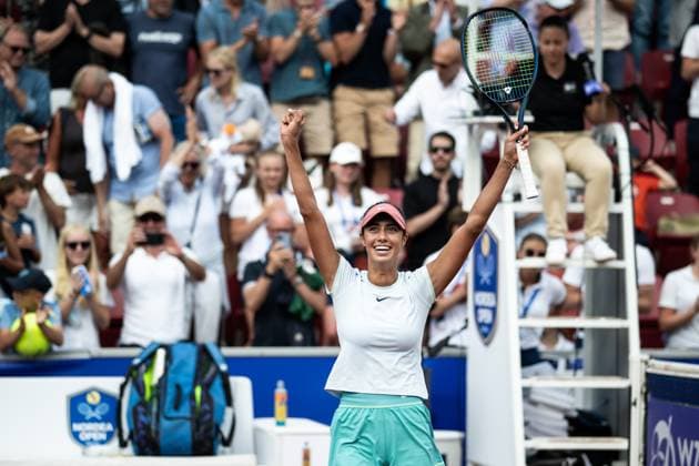 230715 Olga Danilovic, Serbia, celebrates after the womens final during day 6 of the WTA Nordea Open on July 15, 2023 in Bastad, Sweden  Copyright: NICLASxJÖNSSON BB230715NO070